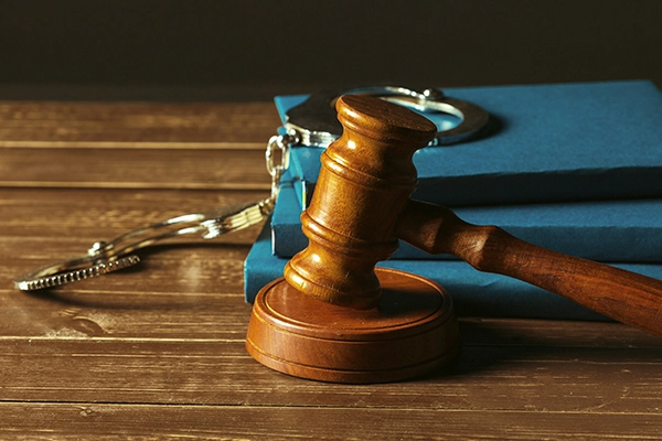 Mazo judicial y libros jurídicos de Abogado Penal Valencia